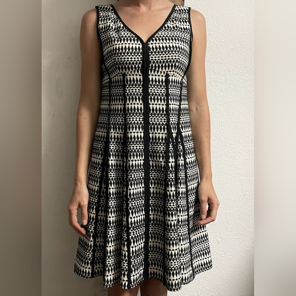 Nanette Lepore Black and Ivory A-Line Front Pleated Geometric Design Dress Sz 4